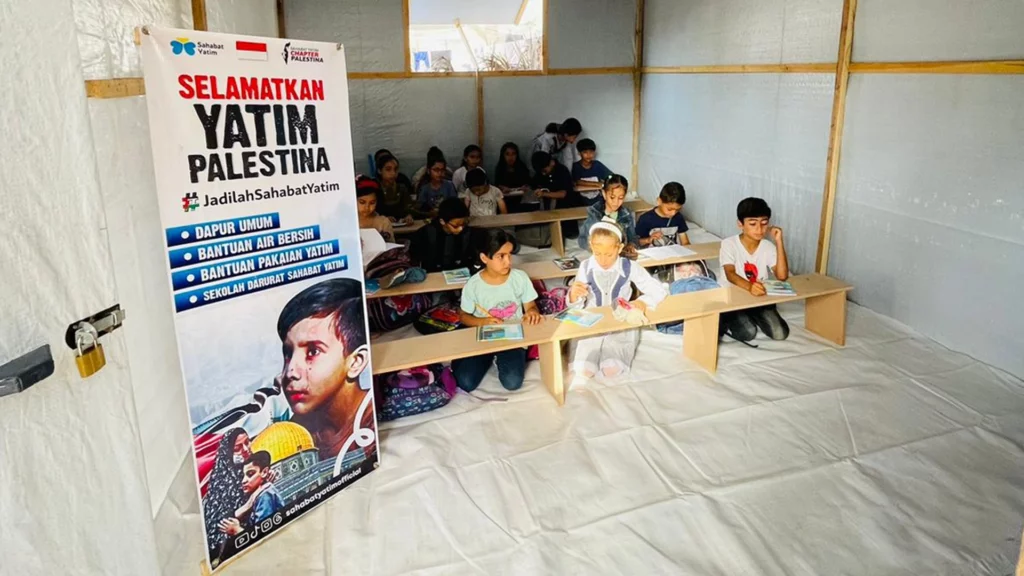 Tenda Sekolah Untuk Gaza