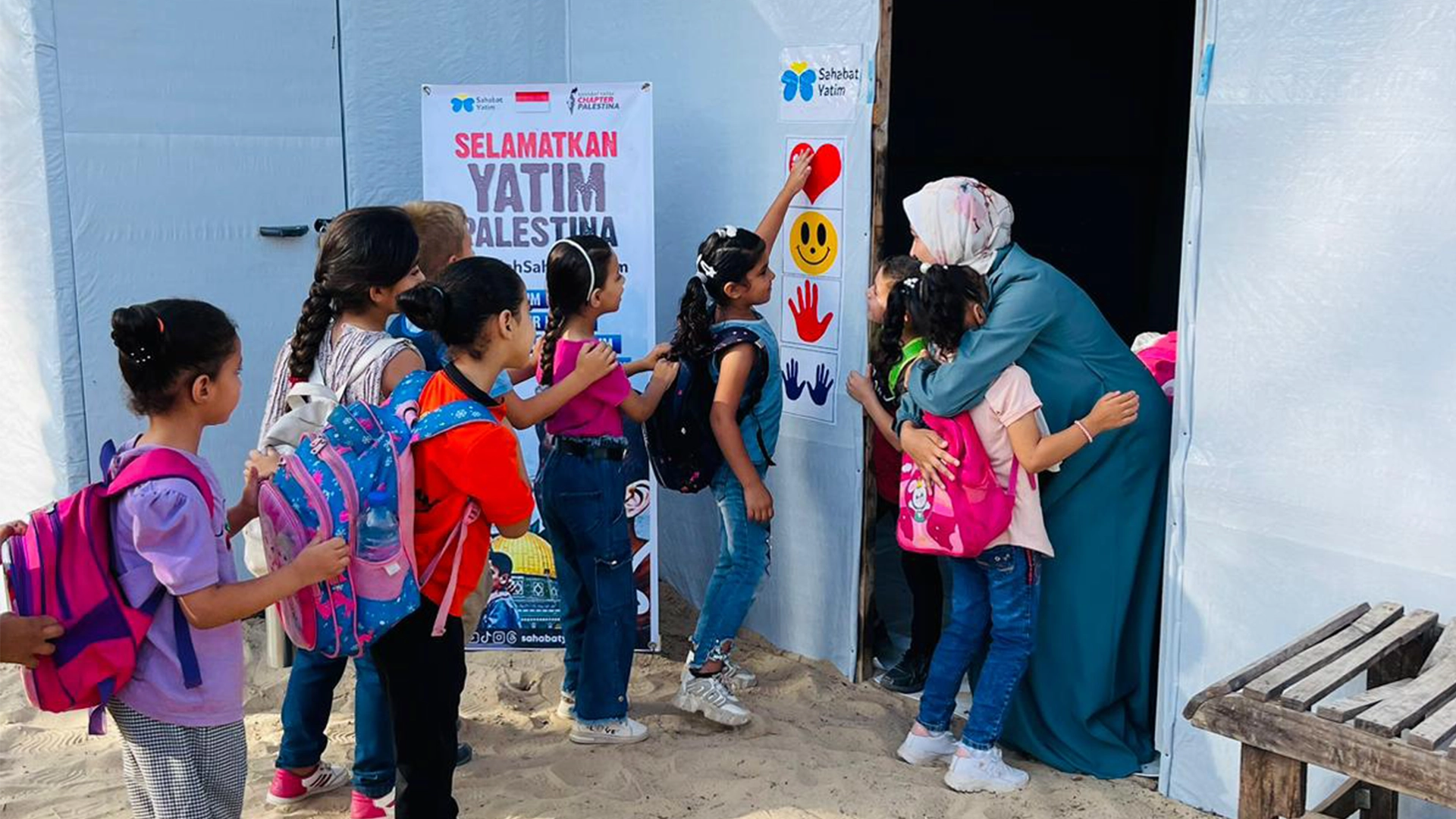 Tenda Sekolah Untuk Gaza