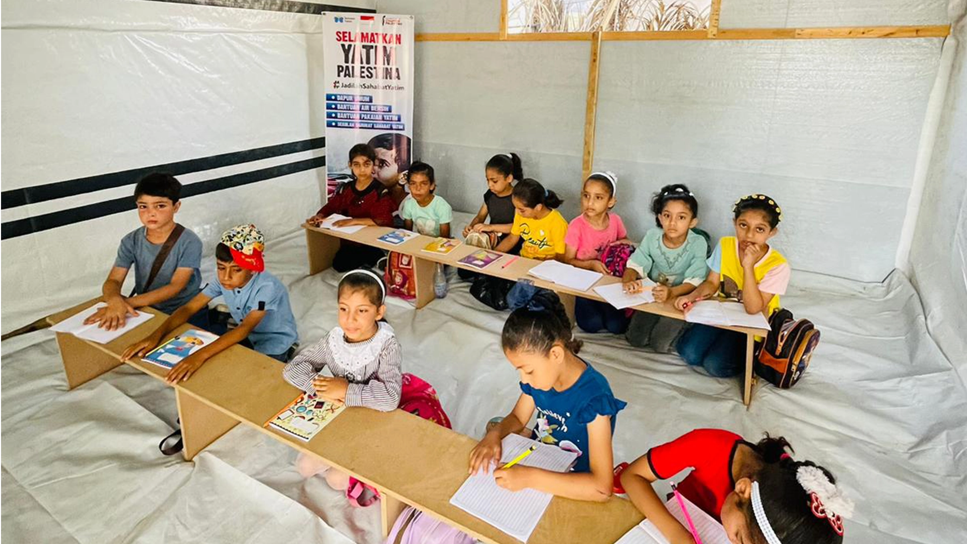 Tenda Sekolah Untuk Gaza